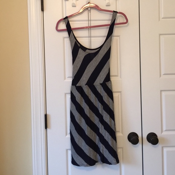 ❌SOLD❌🎉FREE w/Purchase🎉Grey & Navy Dress - Picture 2 of 3