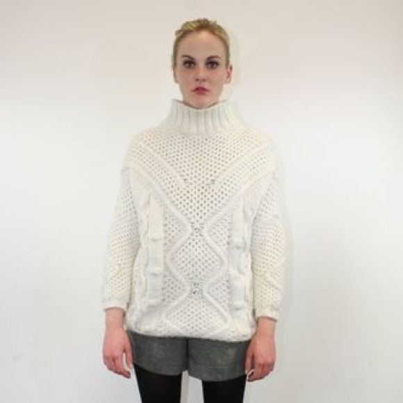 Meet your Posher, Kelly - Picture 2 of 2