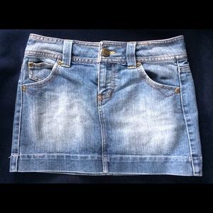 DONATING SOON Cute, short, fitted Jean mini skirt