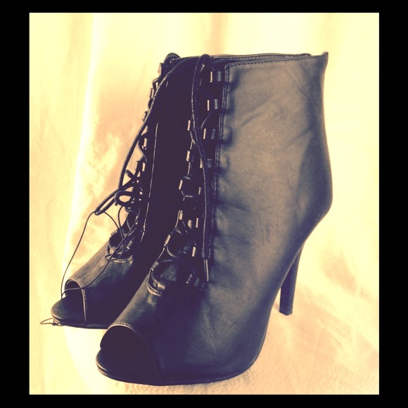 Zippered Lace up heeled boots
