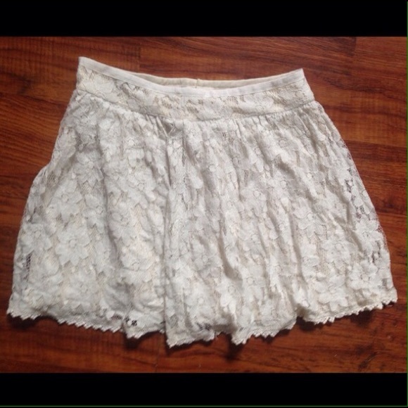 American Eagle Outfitters Dresses & Skirts - AE white lace mini skirt