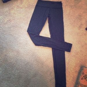Lululemon 6 Black and Gray leggings