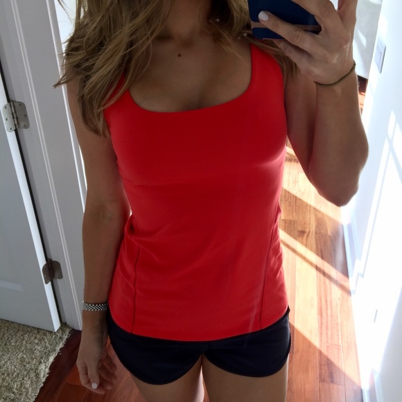 lululemon athletica Tops - Lululemon RARE amala tank sz 8 red