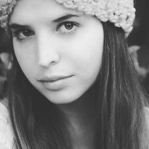 Meet your Posher, Roxana