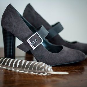Simply Vera Suede Pumps