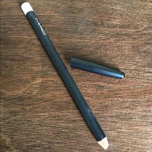 Auth Mac Eye Pencil in fascinating