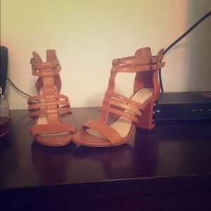 Strap sandals