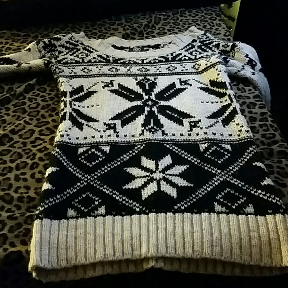 American Eagle Outfitters sweater