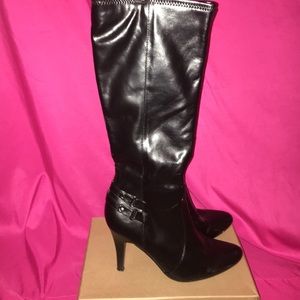 Knew high black boots