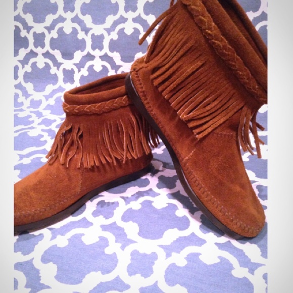 Minnetonka ankle fringe moccasins