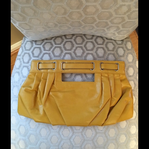 🚫SOLD🚫The Limited Yellow Silver Clutch Bag - Picture 2 of 3