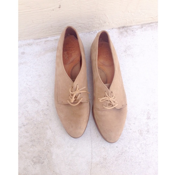 Bass Shoes - G.H. Bass tan leather suede Oxford lace up flats