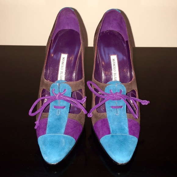 NWOT Manolo Blahnik suede cutout pumps