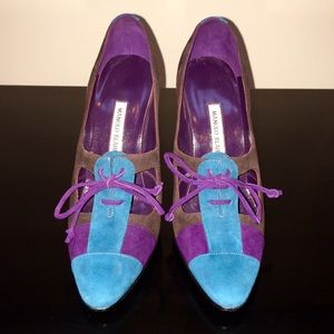 NWOT Manolo Blahnik suede cutout pumps