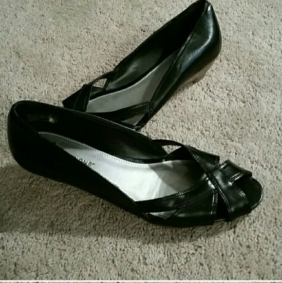 Low black wedges