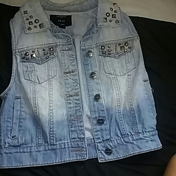 Jean no sleeve jacket .