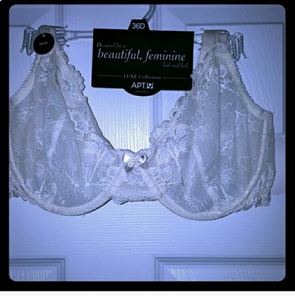 Beautiful off-white lace unlined bra