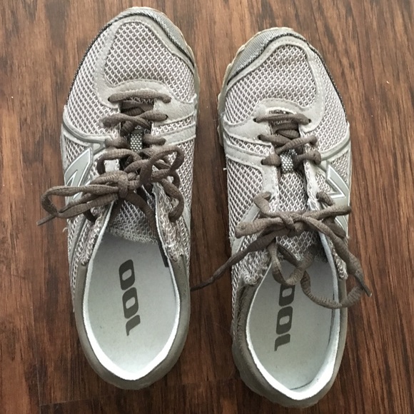 New balance size 7 brown ultra light weight shoes