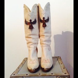 For the vintage gypsy girl! 1970's leather boot