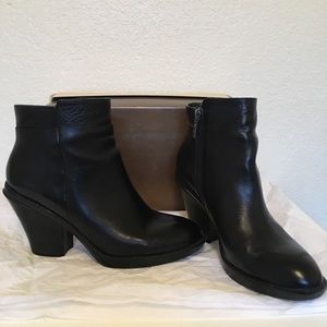 Kenneth Cole Black Bootie/Ankle Boot