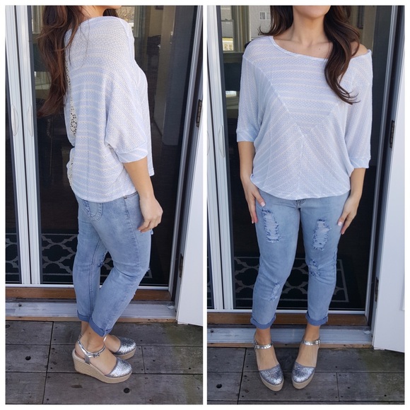 ❌LAST 1❌MEDIUM Sky blue & ivory top - Picture 2 of 4