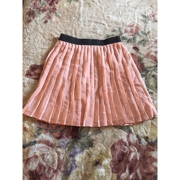 Light pink skirt! 💘