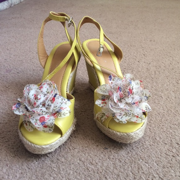 Bright Yellow Woven Wedges with Flower Pom