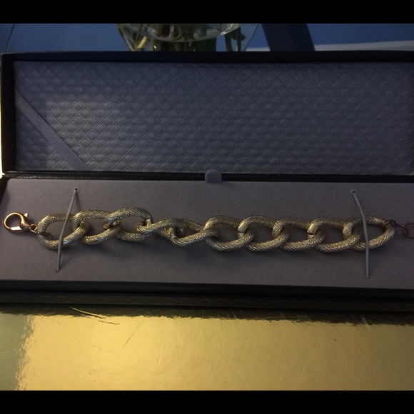 Gold link bracelet! - Picture 2 of 2