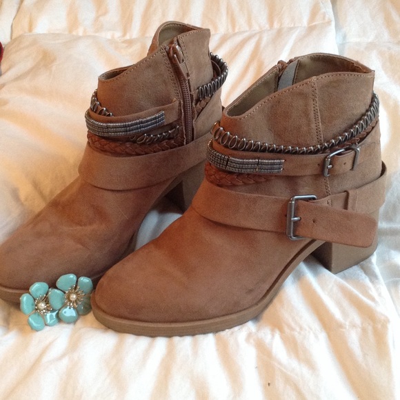H&M Shoes - H&M Tan Booties