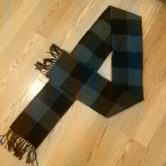 Cashmere touch scarves - Picture 2 of 4