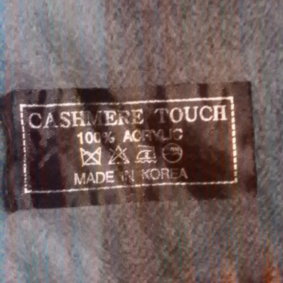 Cashmere touch scarves - Picture 4 of 4