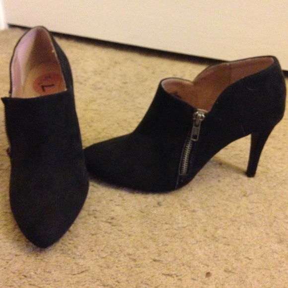 Heeled ankle booties