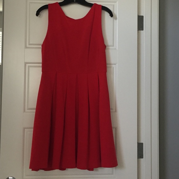 Red short pleated dress