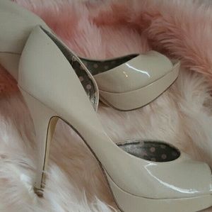 Nude Fergalicious pump