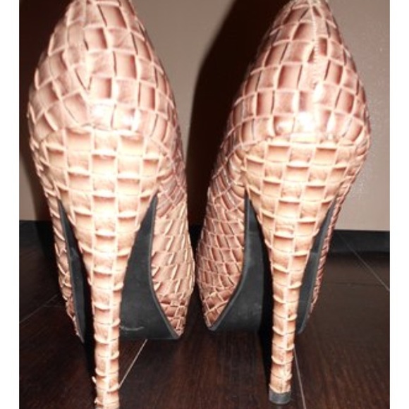 Woven Pattern Heels - Picture 3 of 4