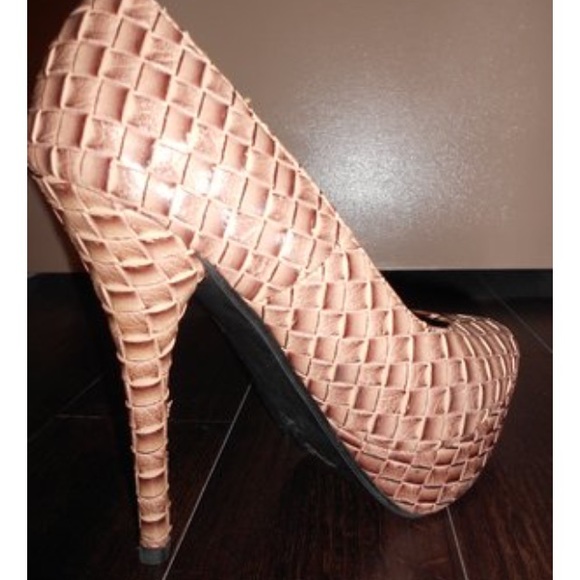 Woven Pattern Heels - Picture 4 of 4