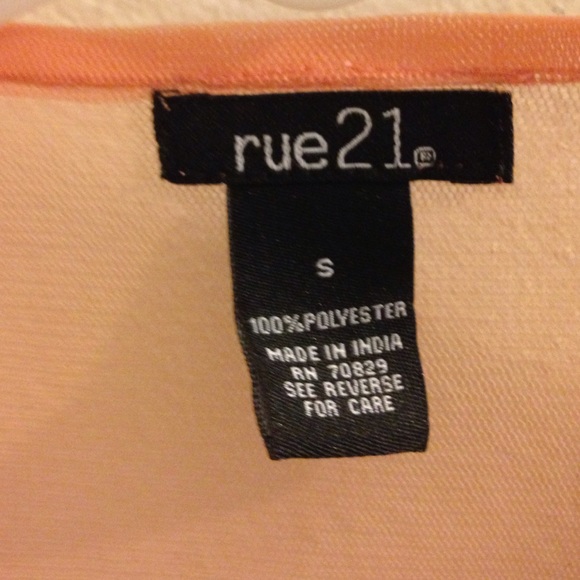 Pink mesh-like tank - Picture 2 of 2