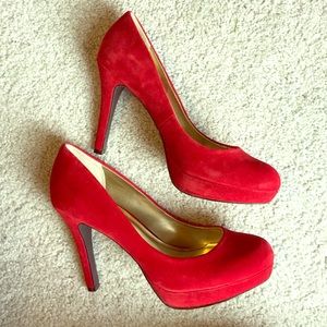 Style & Co. Size 8 red suede pumps