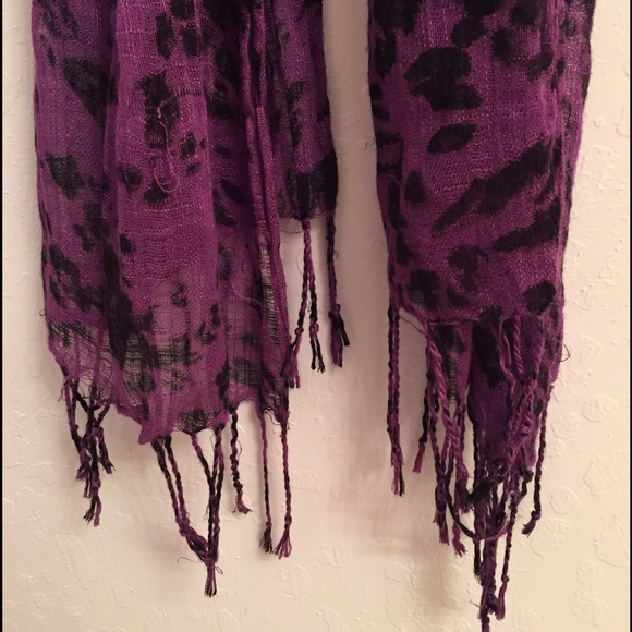 Playful scarf! - Picture 3 of 3