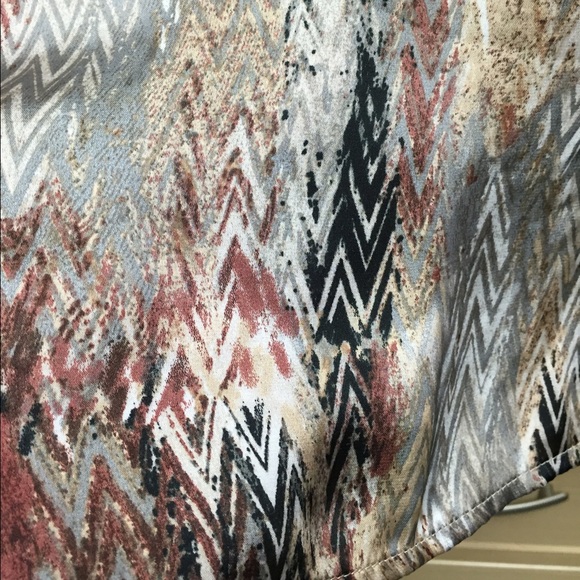 Beautiful short sleeved shirt! - Picture 2 of 2