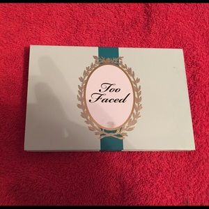 Small Too Faced Palatte