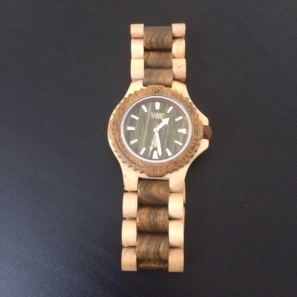 WeWood Organic Walnut Watch from Grammy Gift Bag