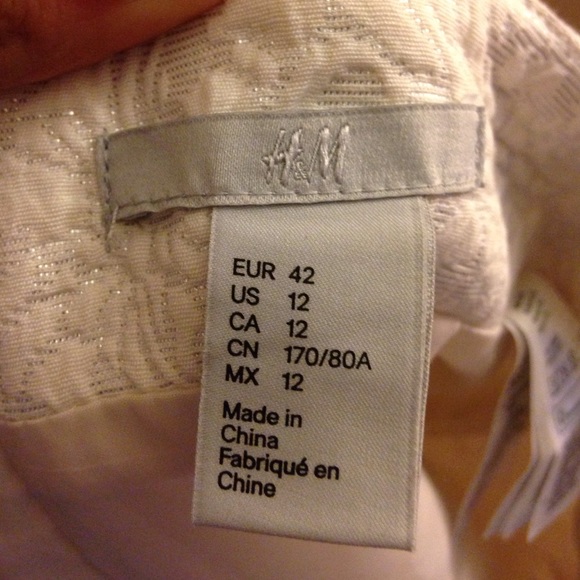 Very light cream skirt with silver designs - Picture 3 of 3