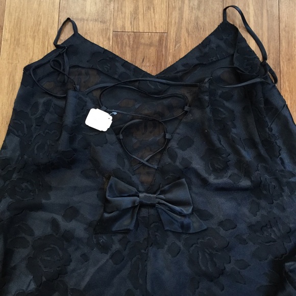 Victoria Secret Baby Doll Chemise with Satin Bow - Picture 2 of 3