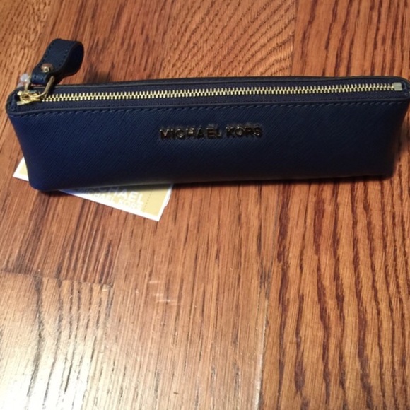 LAST ONE Authentic 💯%💞Michael kors pencil case🎁 - Picture 2 of 4
