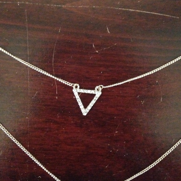 A necklace - Picture 3 of 4