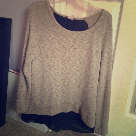 It's a longs sleeve nice/formal top