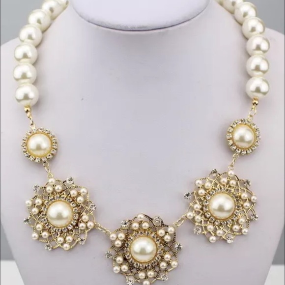 Retail Jewelry - Lovely Pearl Statement Necklace NEW