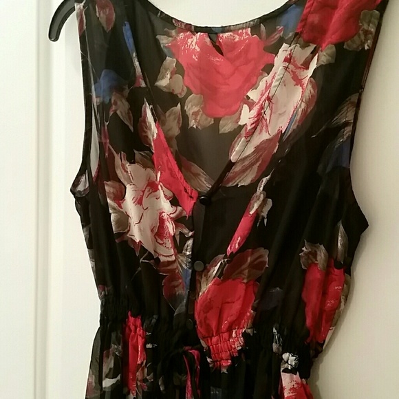 Sheer 3-button tunic - Picture 2 of 4