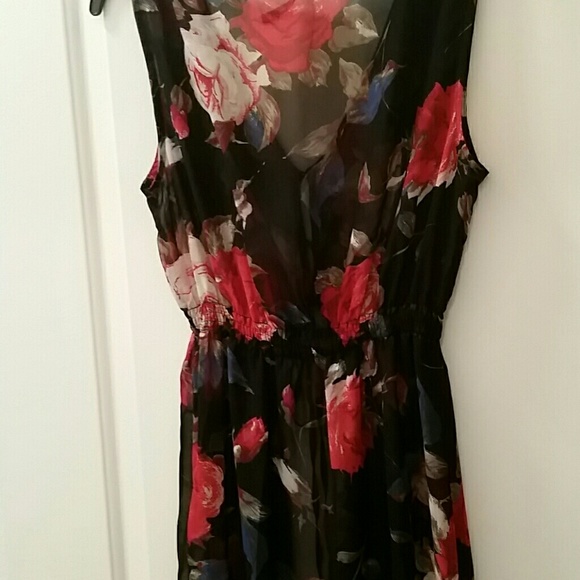 Sheer 3-button tunic - Picture 4 of 4